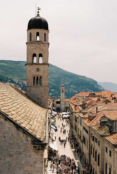 Guided Walking Tour: Visit to the Old Town and walk around the City Walls.