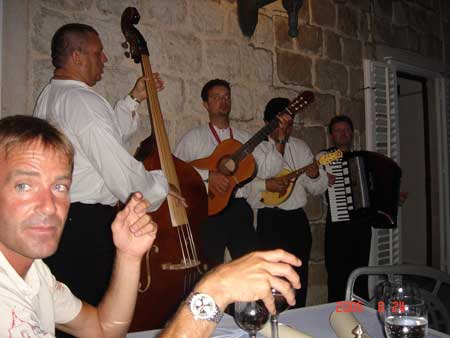 Musical entertainment provided by the group Laus.